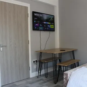 Lovely Central Luton Studio - Ideal For Airport! Apartment