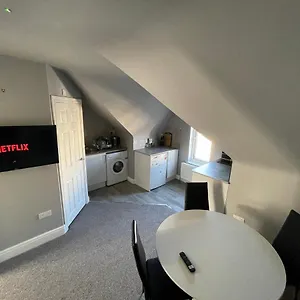 Luton Short Term Lets - Cardiff Road Apartment