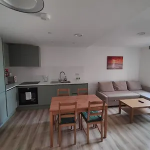 Lovely Near Luton Airport One Bedroom 416 Apartment