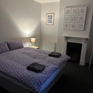 Luton Town House Near Airport Homestay